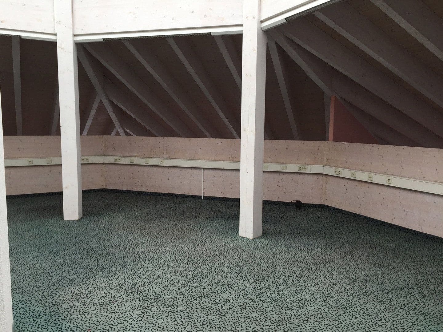 Pronájem nebytového prostoru 450 m², Zum Tälchen 2, Wilsdruff, Sasko Pronájem nebytového prostoru 450 m², Zum Tälchen 2, Wilsdruff, Sasko