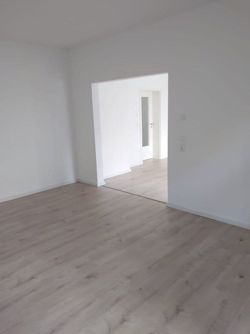 Pronájem bytu 2+1 94 m², Humboldtstraße 8, Reichenbach, Sasko Pronájem bytu 2+1 94 m², Humboldtstraße 8, Reichenbach, Sasko