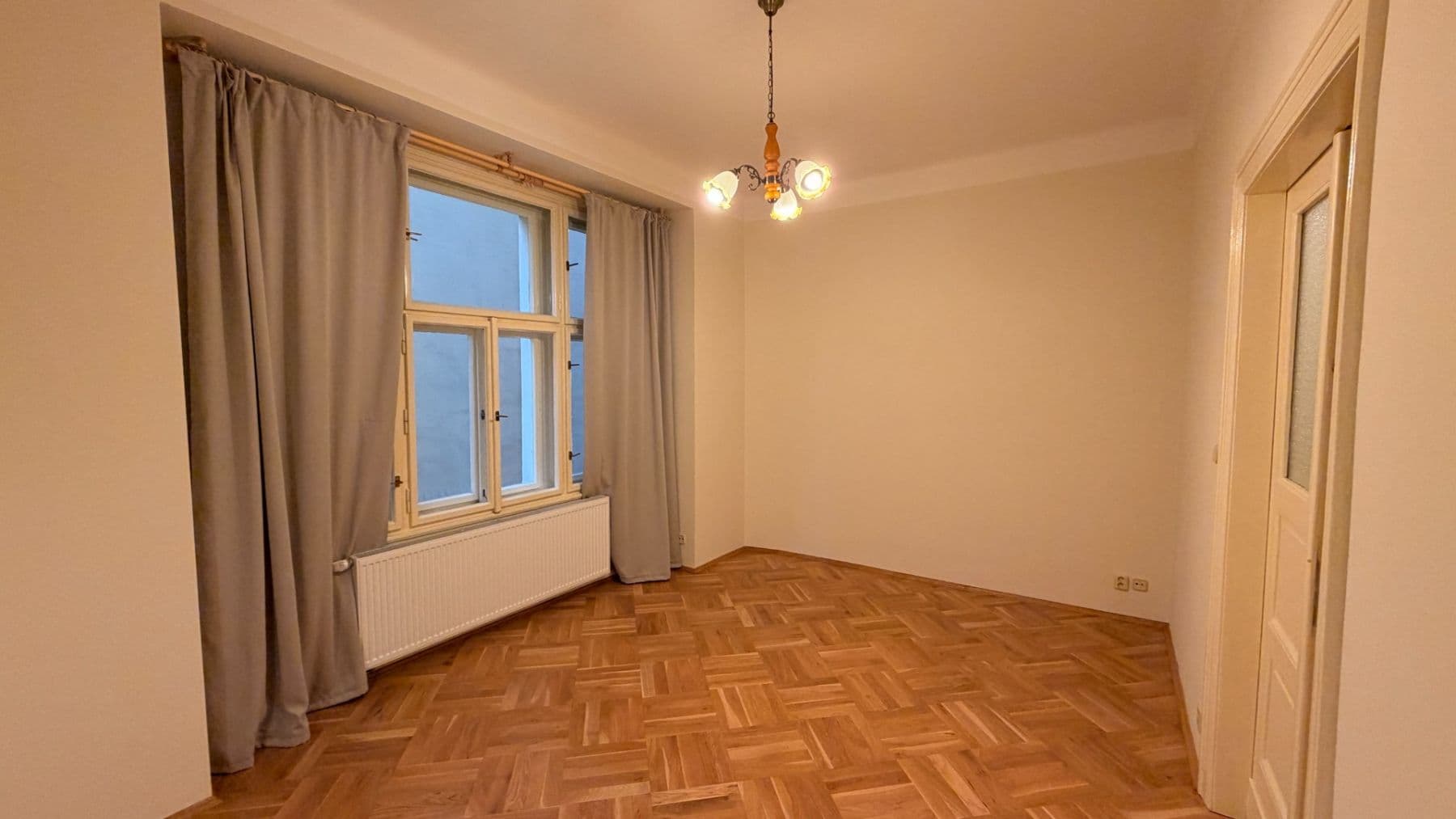 Pronájem bytu 2+1 70 m², Haškova, Praha, Praha Pronájem bytu 2+1 70 m², Haškova, Praha, Praha