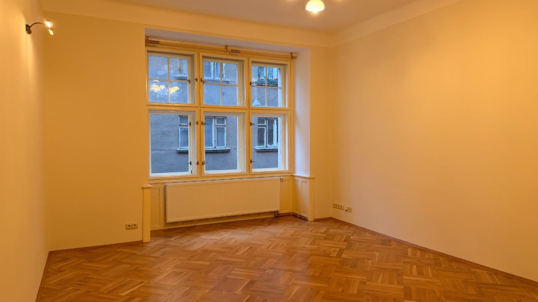 Pronájem bytu 2+1 70 m², Haškova, Praha, Praha Pronájem bytu 2+1 70 m², Haškova, Praha, Praha