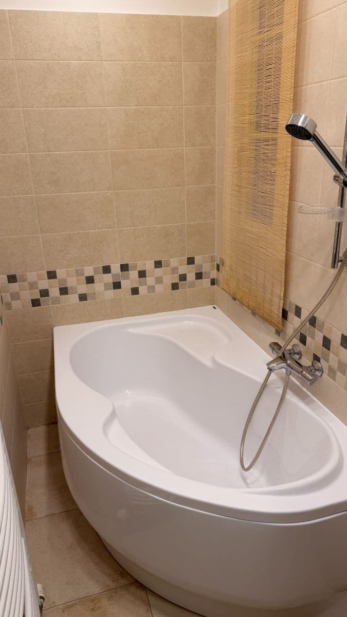 Pronájem bytu 2+1 70 m², Haškova, Praha, Praha Pronájem bytu 2+1 70 m², Haškova, Praha, Praha