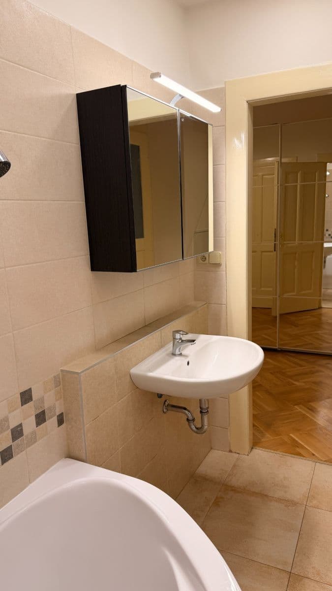 Pronájem bytu 2+1 70 m², Haškova, Praha, Praha Pronájem bytu 2+1 70 m², Haškova, Praha, Praha