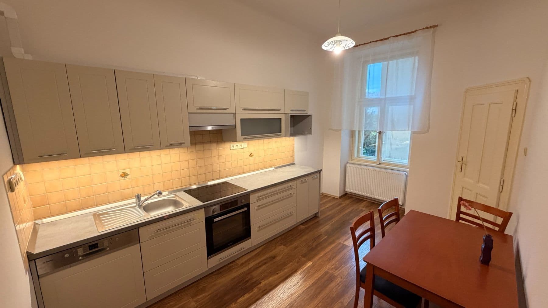 Pronájem bytu 2+1 70 m², Haškova, Praha, Praha Pronájem bytu 2+1 70 m², Haškova, Praha, Praha