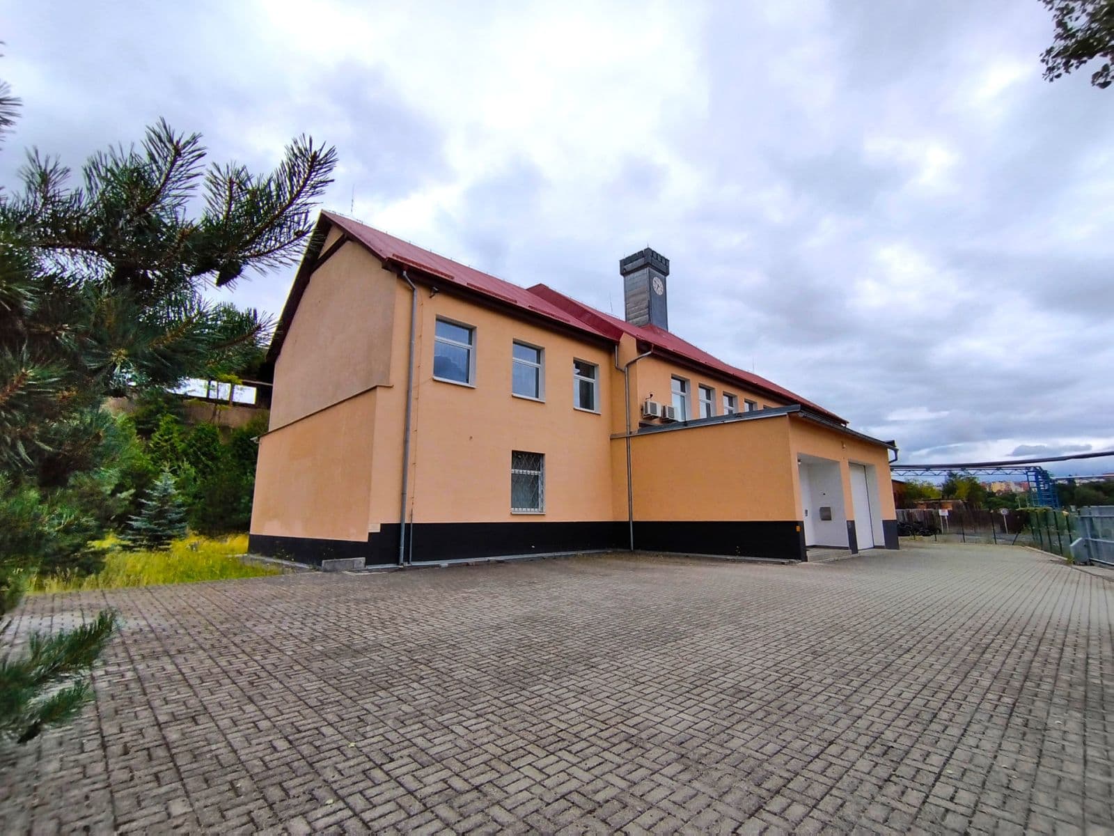 Prodej domu 1.612 m², pozemek 2.585 m², Huťská, Kladno, Středočeský kraj Prodej domu 1.612 m², pozemek 2.585 m², Huťská, Kladno, Středočeský kraj
