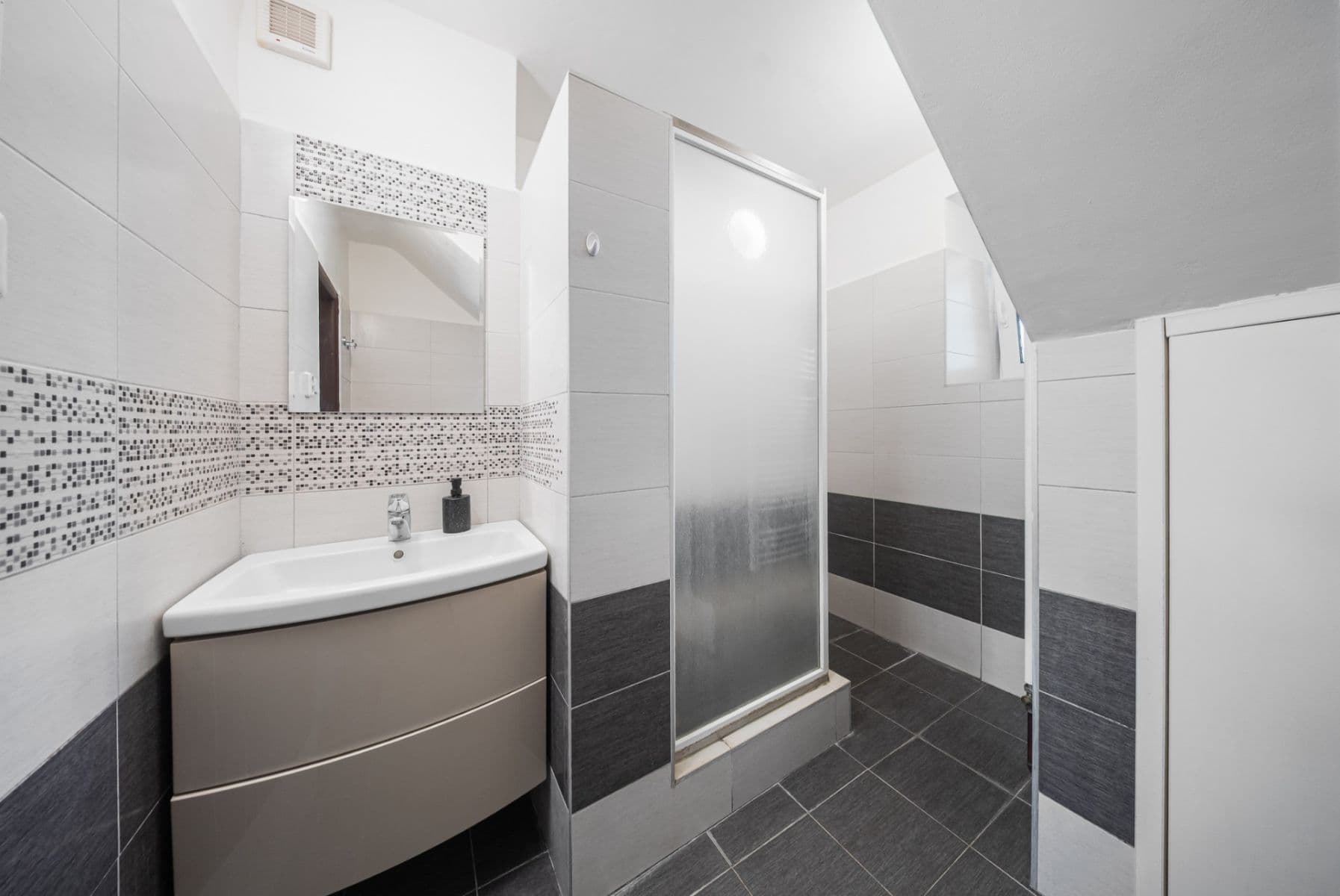 Prodej domu 355 m², pozemek 654 m², Tábor, Jihočeský kraj Prodej domu 355 m², pozemek 654 m², Tábor, Jihočeský kraj