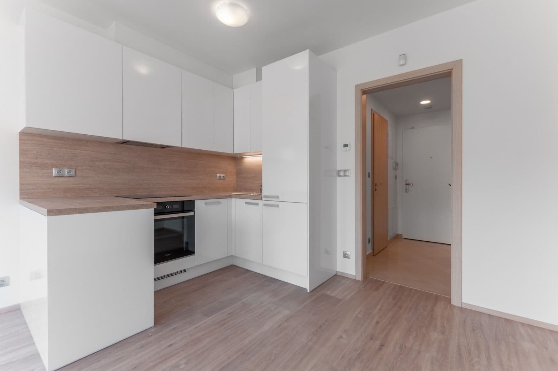 Pronájem bytu 1+kk 28 m², Bassova, Praha, Praha Pronájem bytu 1+kk 28 m², Bassova, Praha, Praha