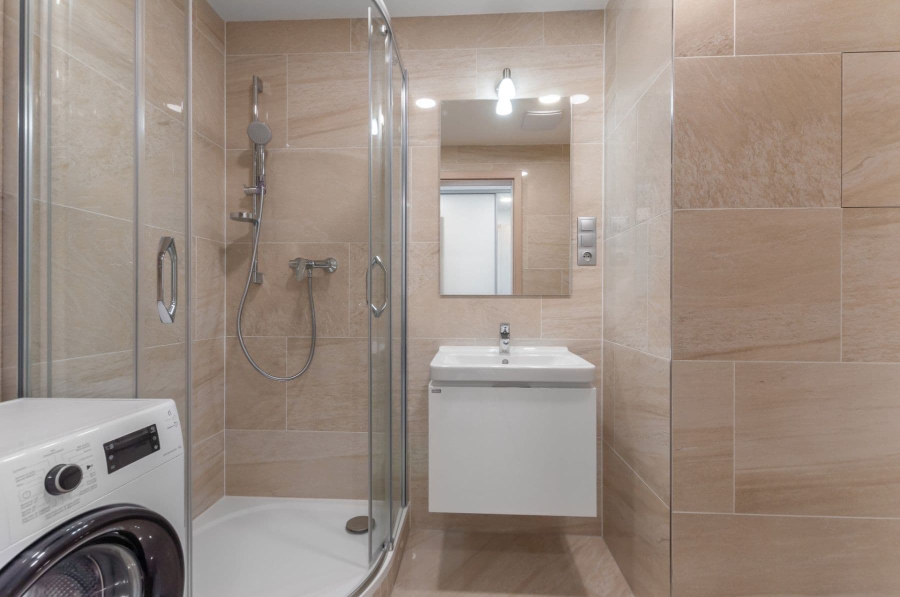 Pronájem bytu 1+kk 28 m², Bassova, Praha, Praha Pronájem bytu 1+kk 28 m², Bassova, Praha, Praha