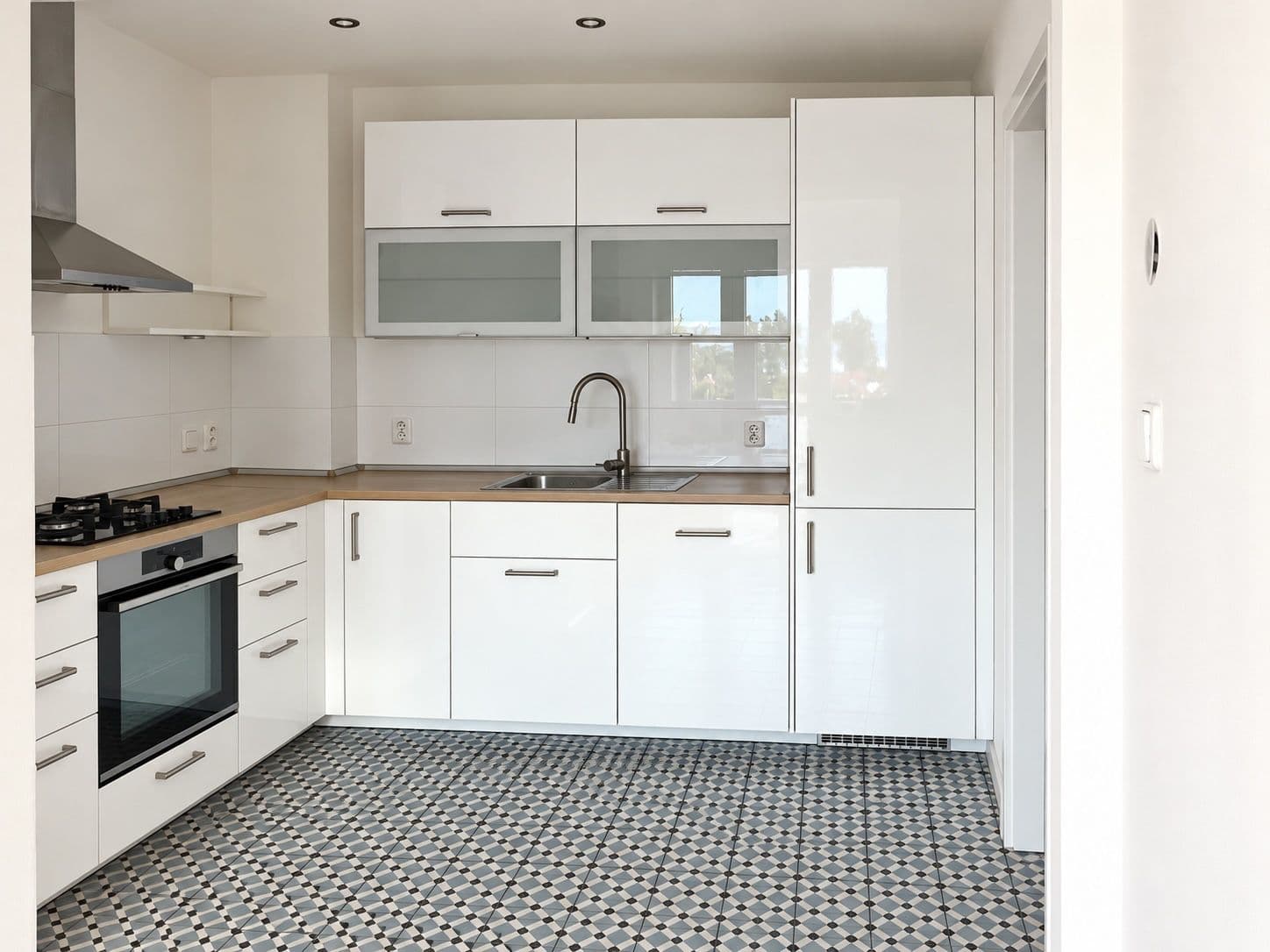 Pronájem bytu 3+kk 70 m², Zdaru, Praha, Praha Pronájem bytu 3+kk 70 m², Zdaru, Praha, Praha
