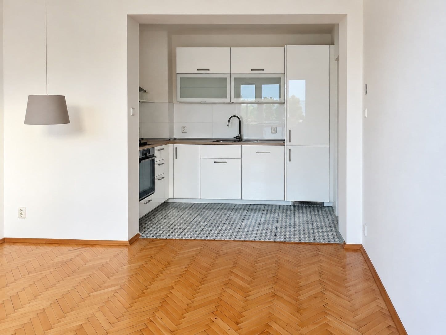 Pronájem bytu 3+kk 70 m², Zdaru, Praha, Praha Pronájem bytu 3+kk 70 m², Zdaru, Praha, Praha