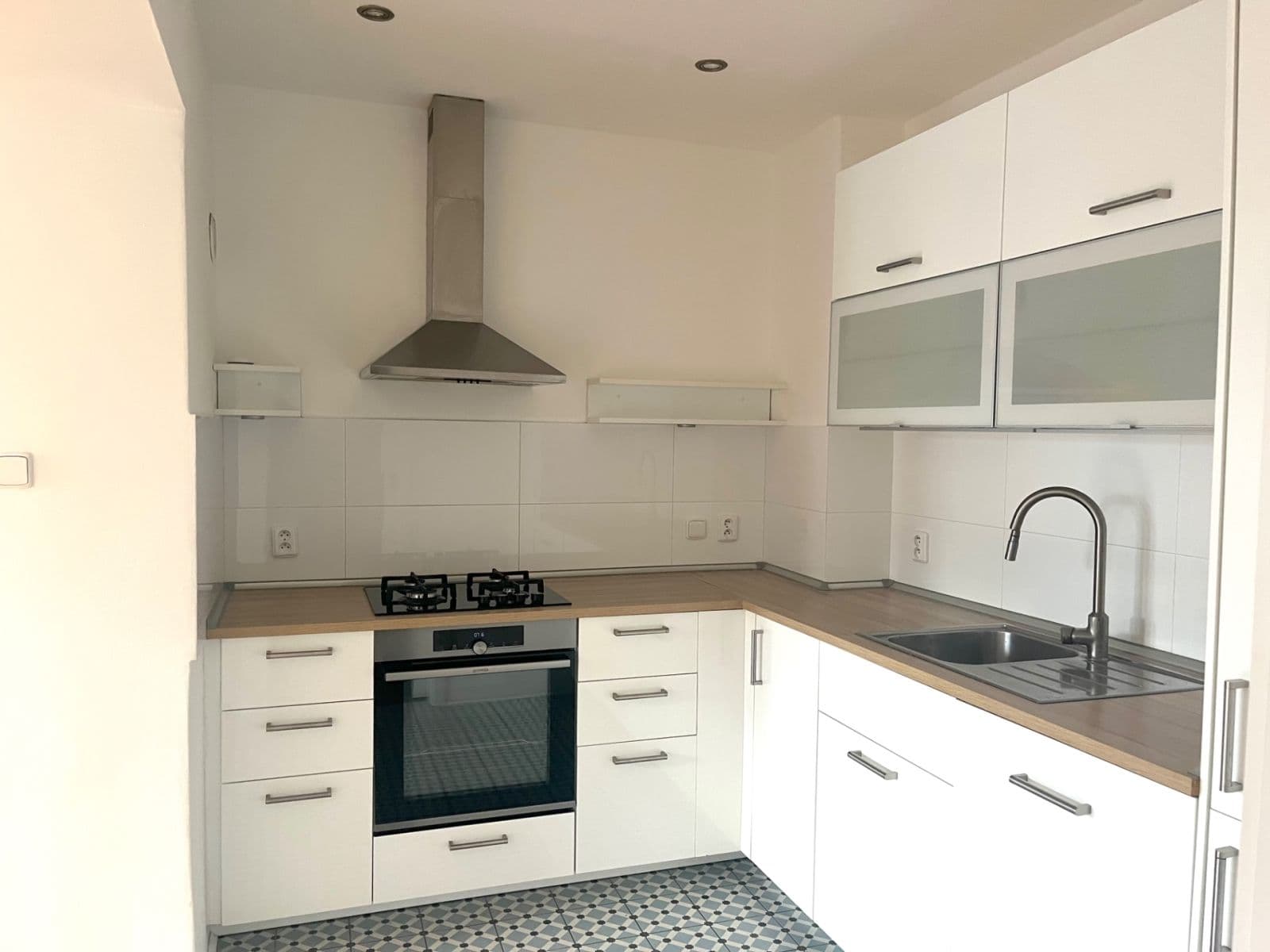 Pronájem bytu 3+kk 70 m², Zdaru, Praha, Praha Pronájem bytu 3+kk 70 m², Zdaru, Praha, Praha