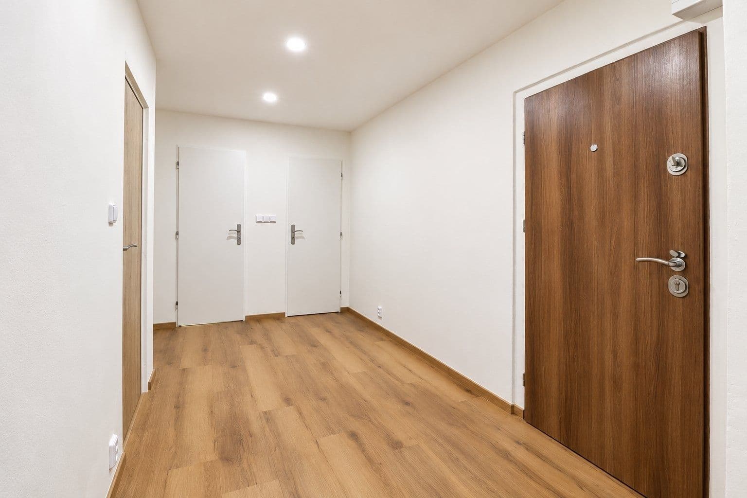 Pronájem bytu 3+1 76 m², Kopřivnická, Praha, Praha Pronájem bytu 3+1 76 m², Kopřivnická, Praha, Praha
