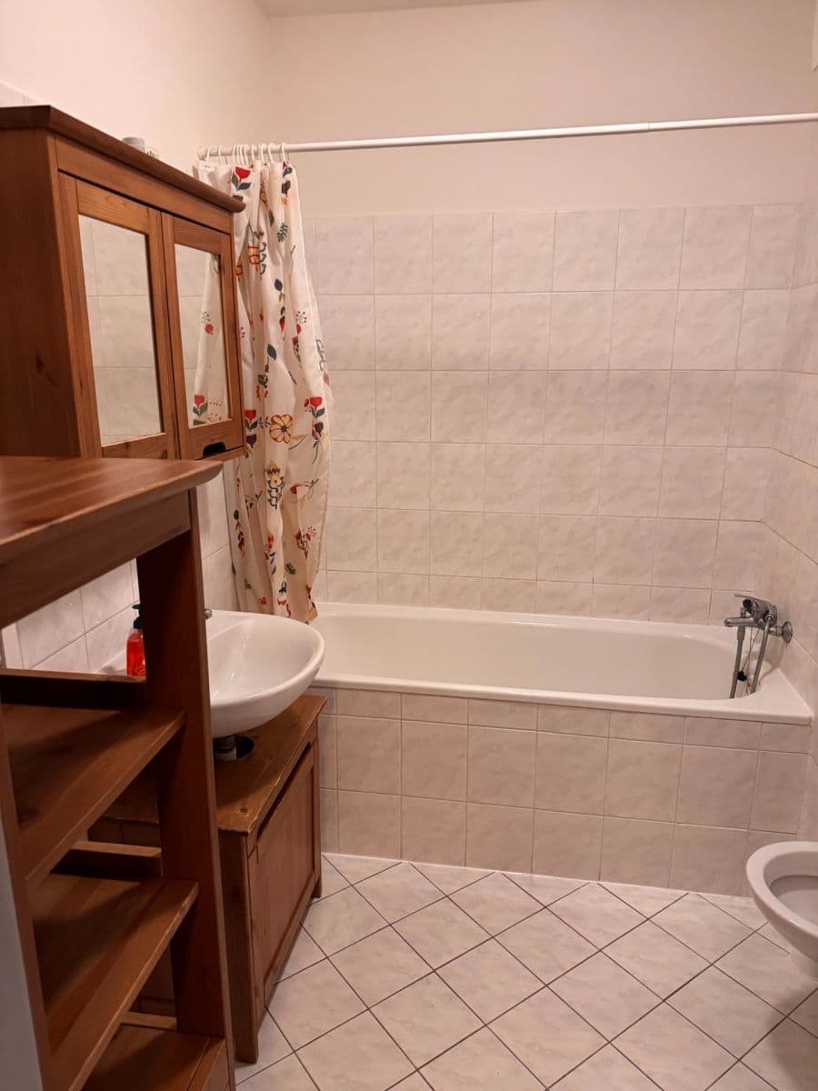 Pronájem bytu 1+kk 36 m², Novovysočanská, Praha, Praha Pronájem bytu 1+kk 36 m², Novovysočanská, Praha, Praha