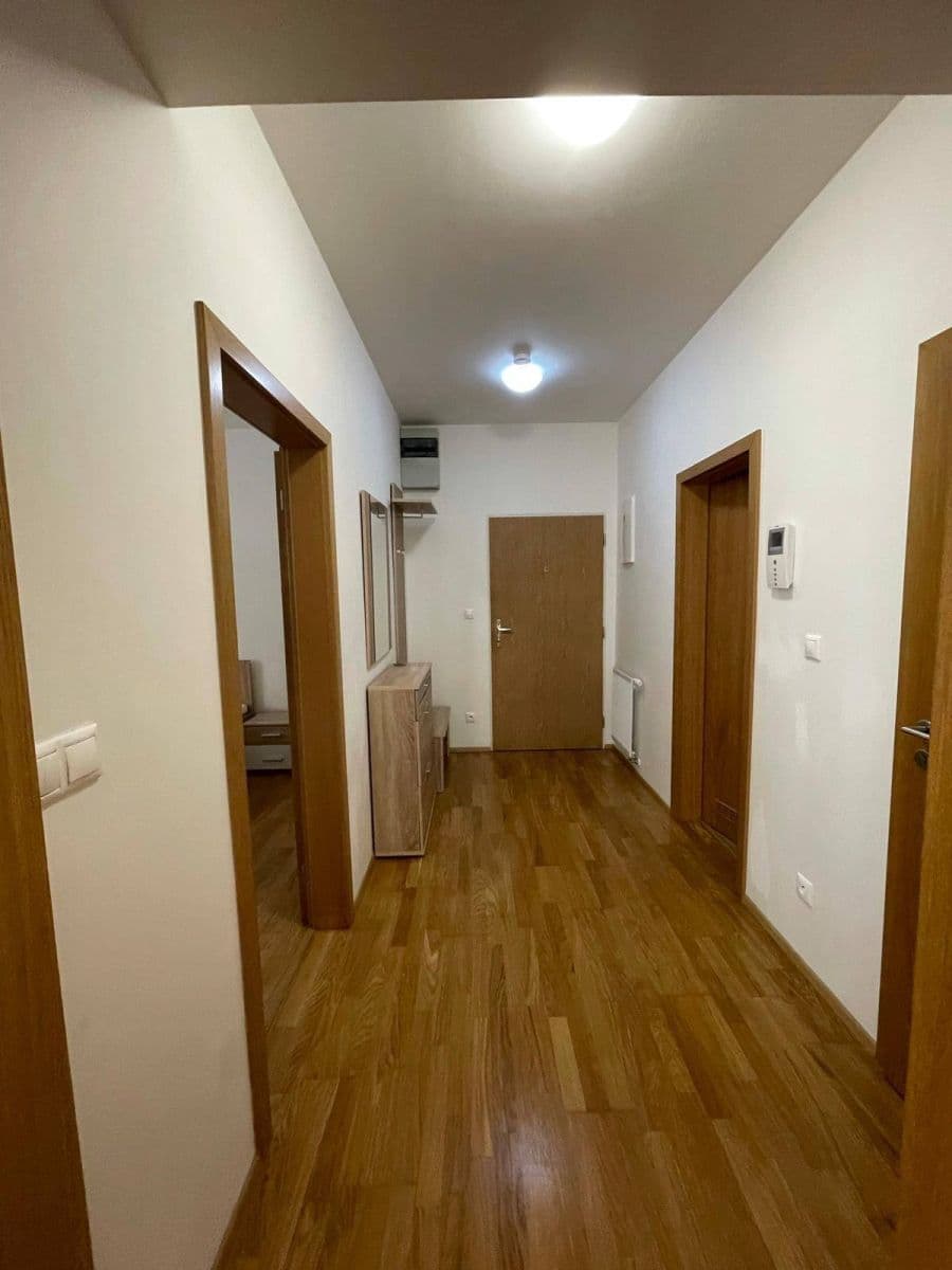 Prodej bytu 2+kk 58 m², Pod Dvorem, Praha, Praha Prodej bytu 2+kk 58 m², Pod Dvorem, Praha, Praha