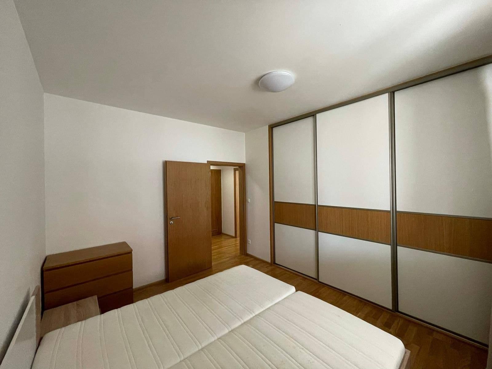Prodej bytu 2+kk 58 m², Pod Dvorem, Praha, Praha Prodej bytu 2+kk 58 m², Pod Dvorem, Praha, Praha