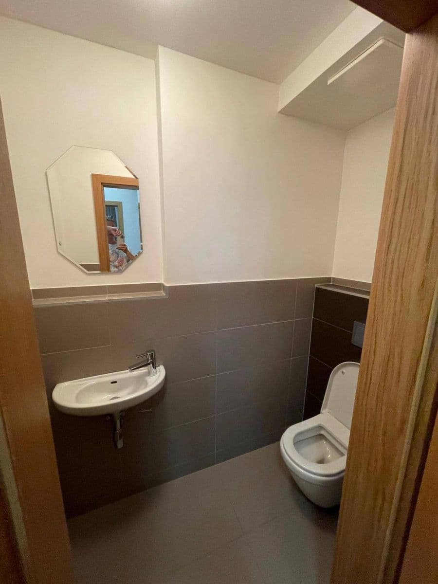 Prodej bytu 2+kk 58 m², Pod Dvorem, Praha, Praha Prodej bytu 2+kk 58 m², Pod Dvorem, Praha, Praha