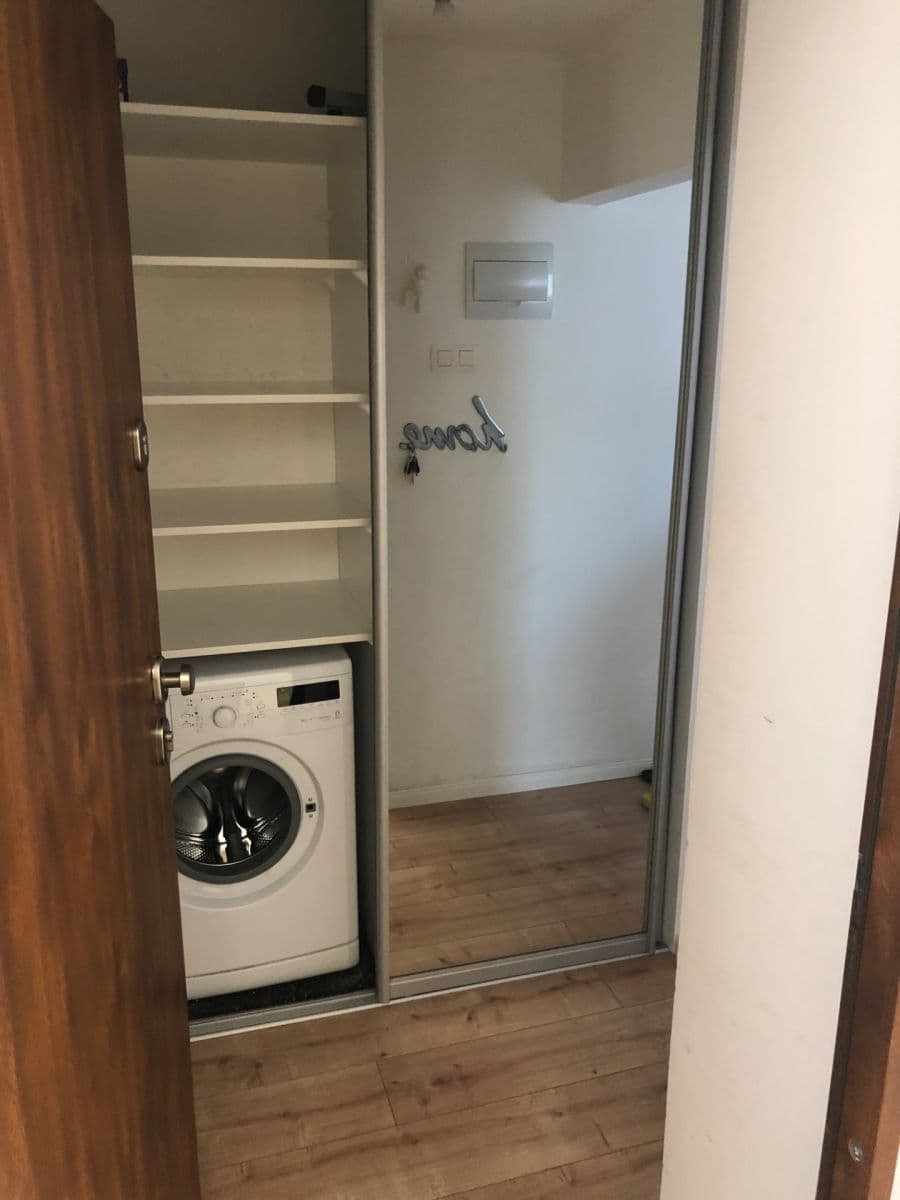 Pronájem bytu 2+1 33 m², Pluhová, Nové Mesto, Bratislavský kraj Pronájem bytu 2+1 33 m², Pluhová, Nové Mesto, Bratislavský kraj