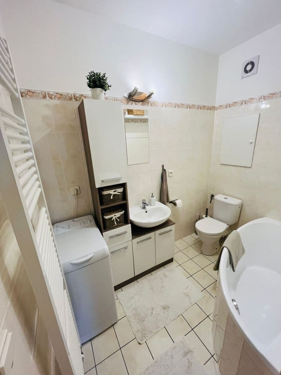 Pronájem bytu 2+kk 37 m², Felklova, Roztoky, Středočeský kraj Pronájem bytu 2+kk 37 m², Felklova, Roztoky, Středočeský kraj