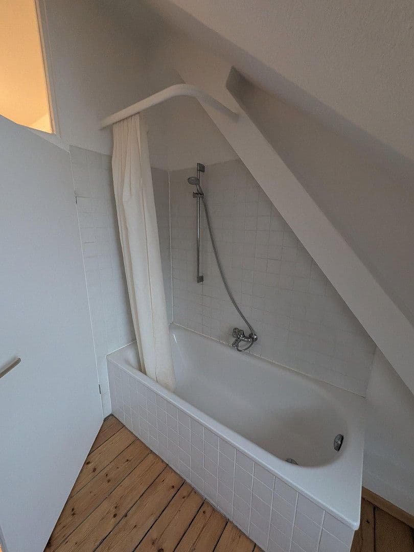 Pronájem bytu 2+kk 42 m², Moritzstraße 68, Wiesbaden, Hessen Pronájem bytu 2+kk 42 m², Moritzstraße 68, Wiesbaden, Hessen
