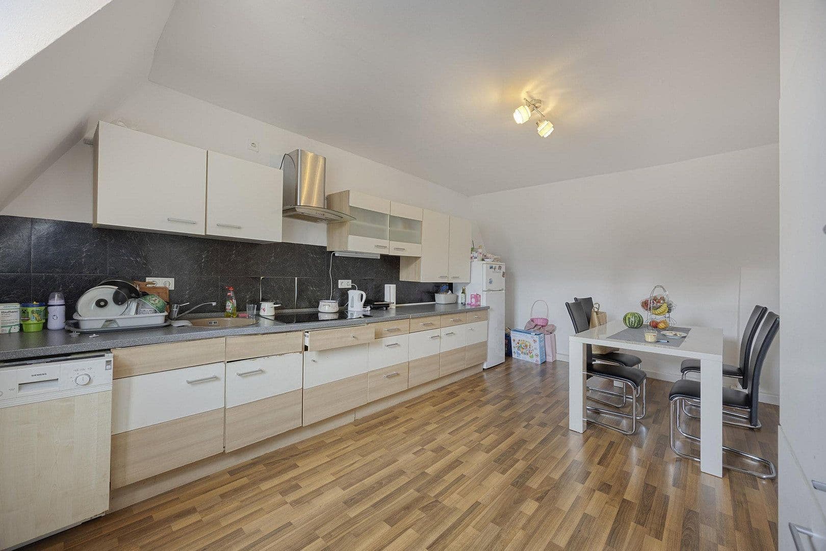 Pronájem bytu 3+1 87 m², Braunschweigerstr 20, Gelsenkirchen, Severní Porýní-Vestfálsko Pronájem bytu 3+1 87 m², Braunschweigerstr 20, Gelsenkirchen, Severní Porýní-Vestfálsko