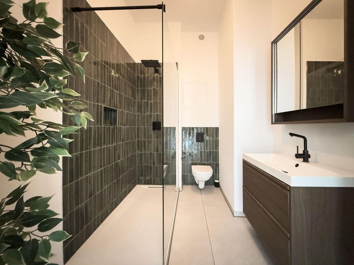 Prodej bytu 3+1 110 m², Karlsruherstraße 11, Berlin, Berlín Prodej bytu 3+1 110 m², Karlsruherstraße 11, Berlin, Berlín