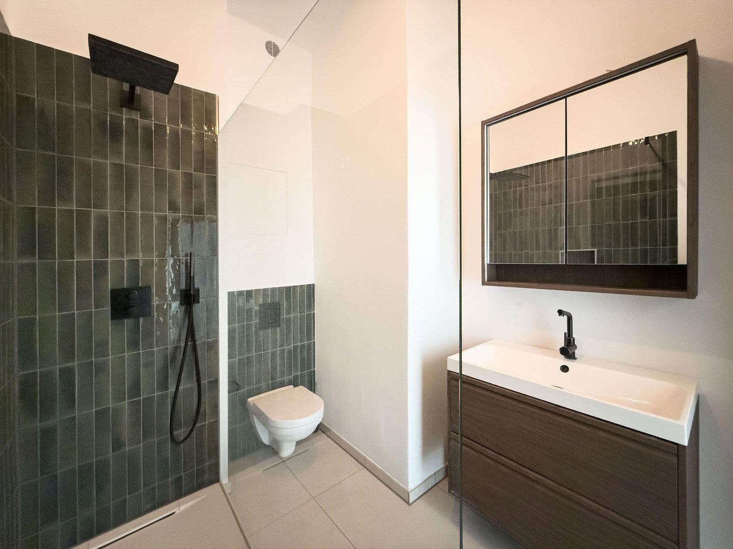 Prodej bytu 3+1 110 m², Karlsruherstraße 11, Berlin, Berlín Prodej bytu 3+1 110 m², Karlsruherstraße 11, Berlin, Berlín