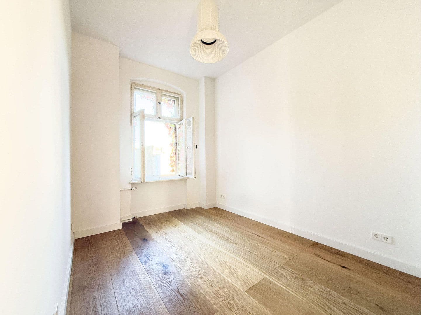 Prodej bytu 3+1 110 m², Karlsruherstraße 11, Berlin, Berlín Prodej bytu 3+1 110 m², Karlsruherstraße 11, Berlin, Berlín