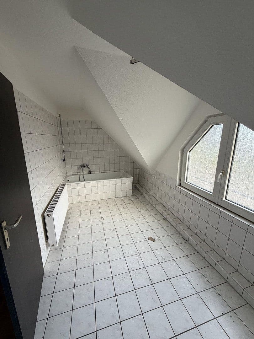 Pronájem domu 97 m², pozemek 150 m², Lützowstr. 139, Solingen, Severní Porýní-Vestfálsko Pronájem domu 97 m², pozemek 150 m², Lützowstr. 139, Solingen, Severní Porýní-Vestfálsko