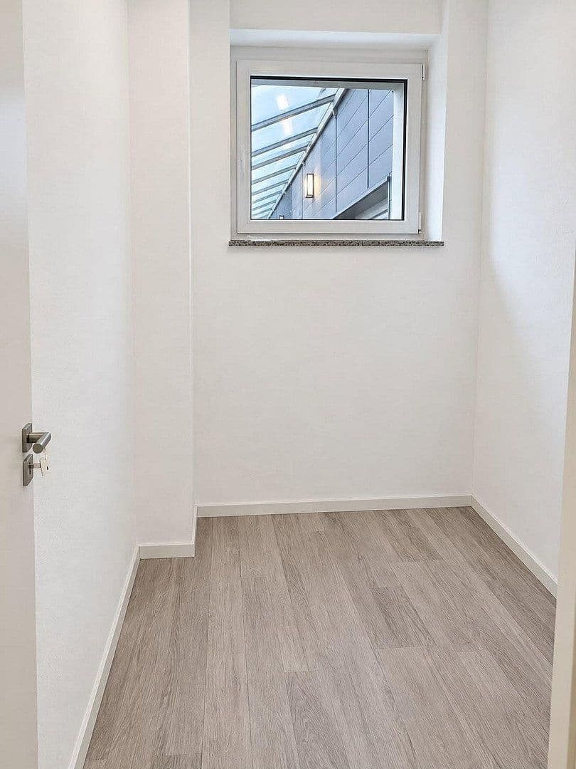 Pronájem bytu 2+1 70 m², Schulstraße 3, Langenbernsdorf, Sasko Pronájem bytu 2+1 70 m², Schulstraße 3, Langenbernsdorf, Sasko