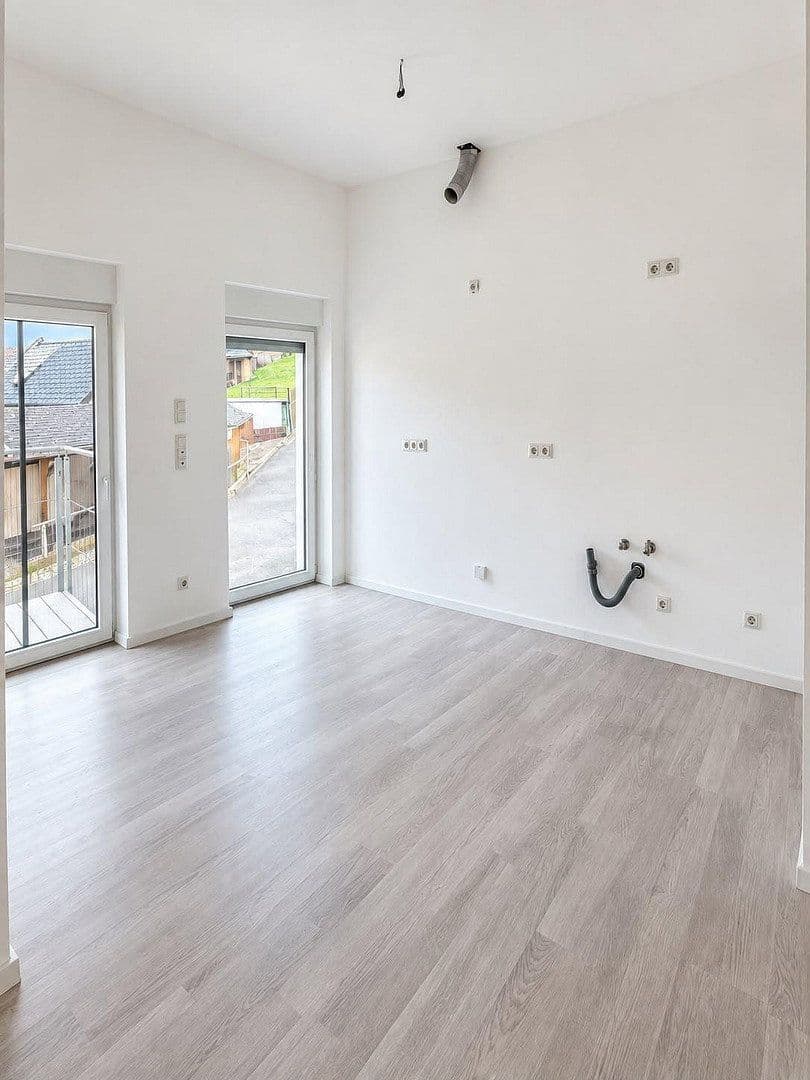 Pronájem bytu 2+1 70 m², Schulstraße 3, Langenbernsdorf, Sasko Pronájem bytu 2+1 70 m², Schulstraße 3, Langenbernsdorf, Sasko