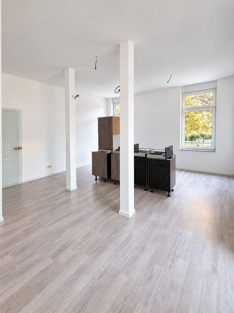 Pronájem bytu 2+1 70 m², Schulstraße 3, Langenbernsdorf, Sasko Pronájem bytu 2+1 70 m², Schulstraße 3, Langenbernsdorf, Sasko