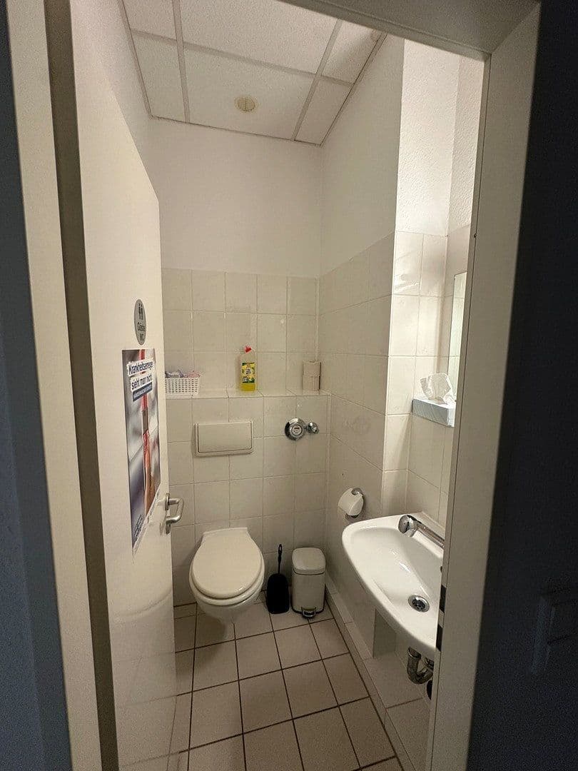 Pronájem nebytového prostoru 90 m², Alte Heerstr. 16, Kaarst, Severní Porýní-Vestfálsko Pronájem nebytového prostoru 90 m², Alte Heerstr. 16, Kaarst, Severní Porýní-Vestfálsko