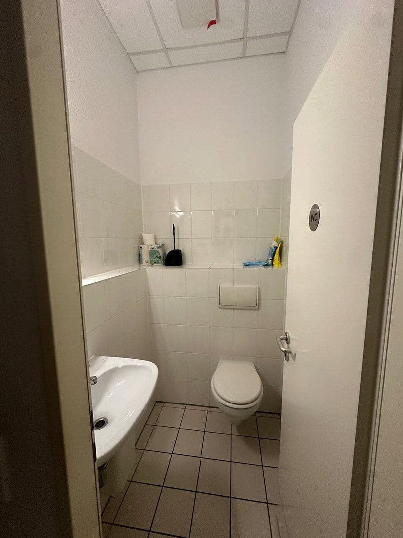 Pronájem nebytového prostoru 90 m², Alte Heerstr. 16, Kaarst, Severní Porýní-Vestfálsko Pronájem nebytového prostoru 90 m², Alte Heerstr. 16, Kaarst, Severní Porýní-Vestfálsko