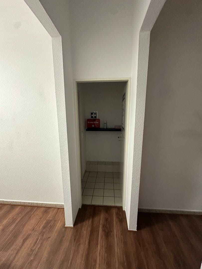 Pronájem nebytového prostoru 90 m², Alte Heerstr. 16, Kaarst, Severní Porýní-Vestfálsko Pronájem nebytového prostoru 90 m², Alte Heerstr. 16, Kaarst, Severní Porýní-Vestfálsko