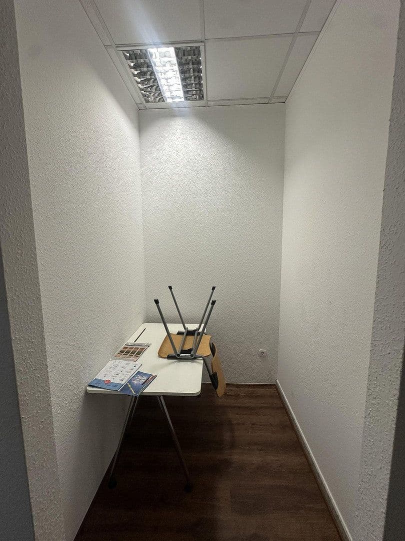 Pronájem nebytového prostoru 90 m², Alte Heerstr. 16, Kaarst, Severní Porýní-Vestfálsko Pronájem nebytového prostoru 90 m², Alte Heerstr. 16, Kaarst, Severní Porýní-Vestfálsko