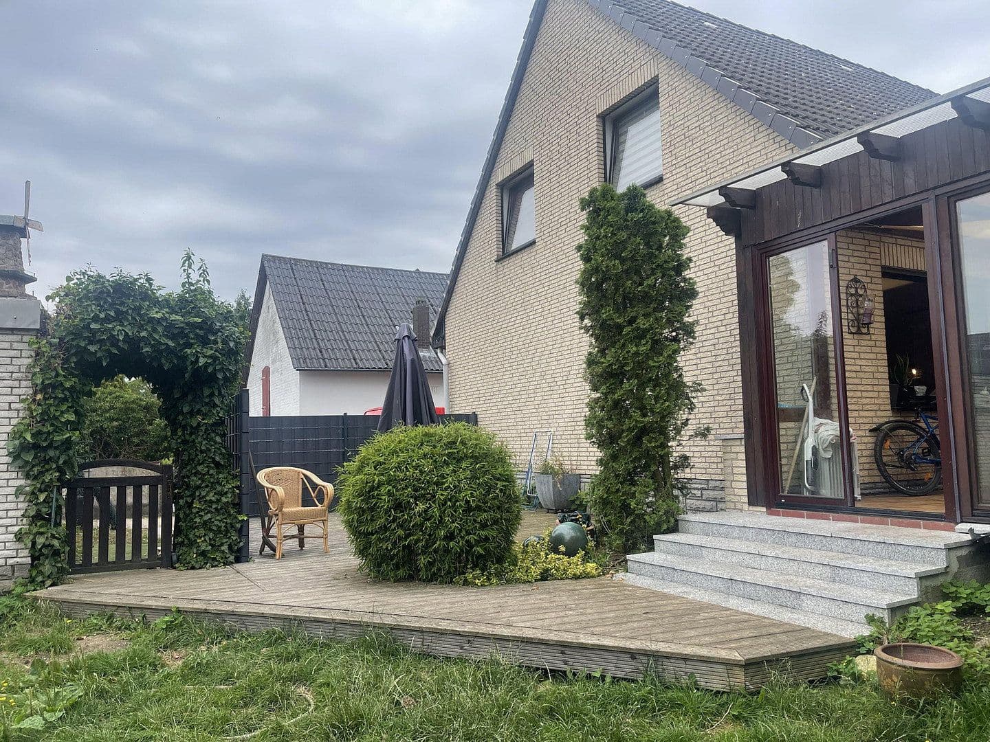 Prodej domu 199 m², pozemek 660 m², Lehrte, Dolní Sasko Prodej domu 199 m², pozemek 660 m², Lehrte, Dolní Sasko