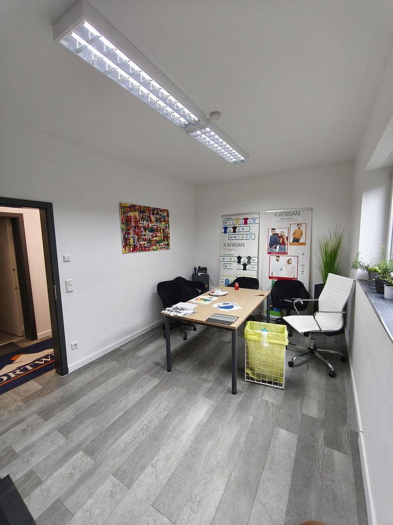 Prodej nebytového prostoru 1.180 m², Im Riemen 50, Babenhausen, Hessen Prodej nebytového prostoru 1.180 m², Im Riemen 50, Babenhausen, Hessen