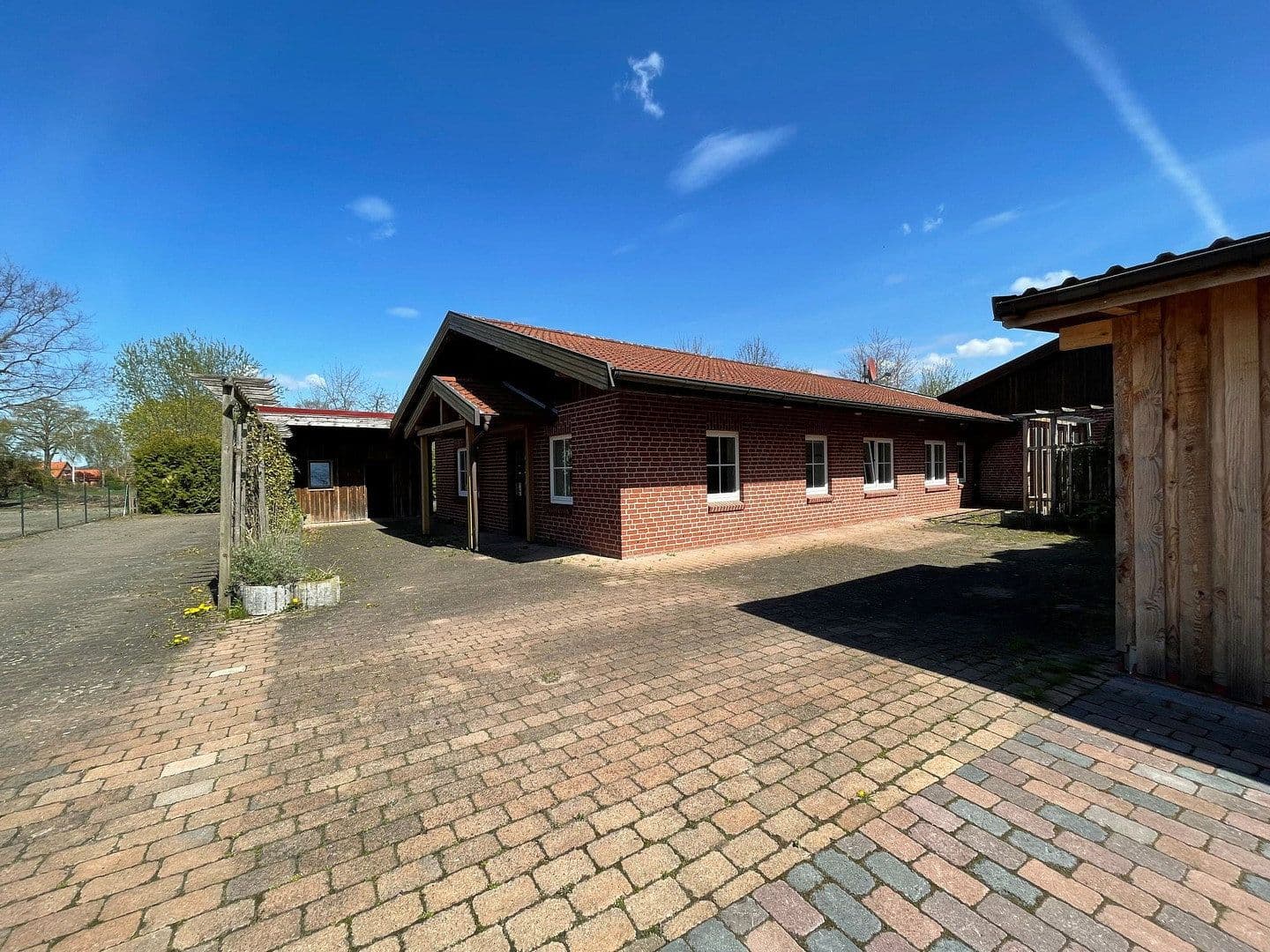 Prodej domu 631 m², pozemek 2.767 m², Neustadt am Rübenberge, Dolní Sasko Prodej domu 631 m², pozemek 2.767 m², Neustadt am Rübenberge, Dolní Sasko