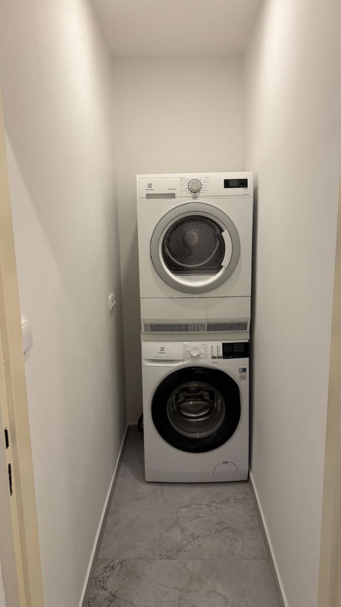 Pronájem bytu 1+kk 41 m², Pivovarnická, Praha, Praha Pronájem bytu 1+kk 41 m², Pivovarnická, Praha, Praha