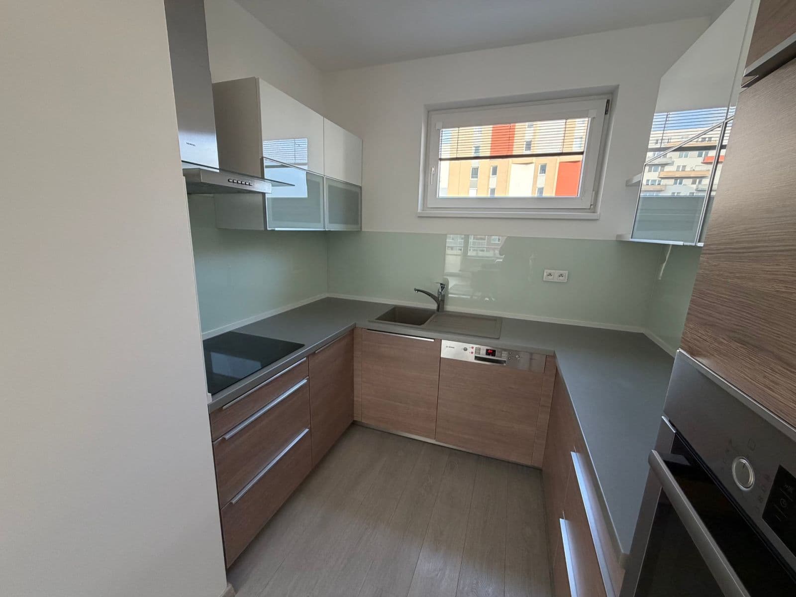 Pronájem bytu 2+kk 68 m², Hornoměcholupská, Praha, Praha Pronájem bytu 2+kk 68 m², Hornoměcholupská, Praha, Praha