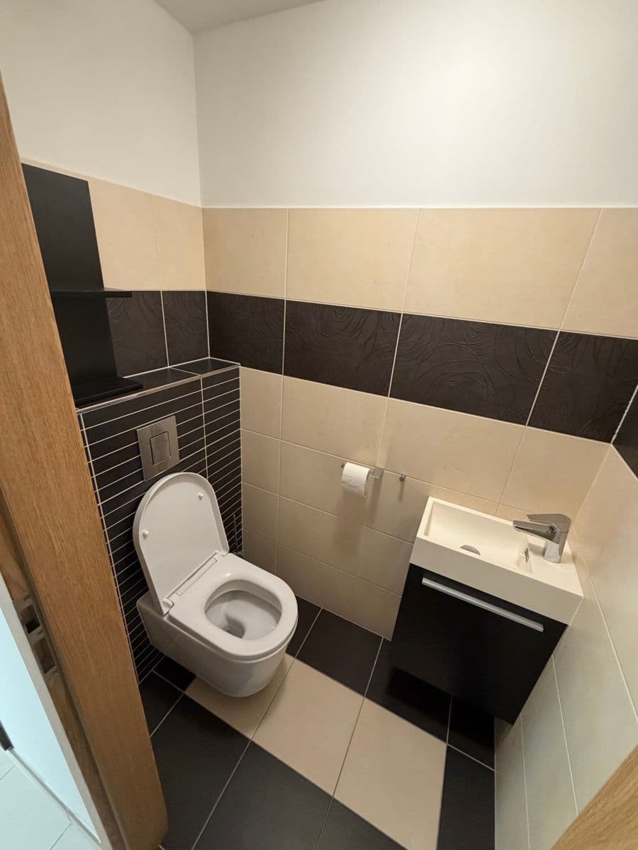 Pronájem bytu 2+kk 68 m², Hornoměcholupská, Praha, Praha Pronájem bytu 2+kk 68 m², Hornoměcholupská, Praha, Praha