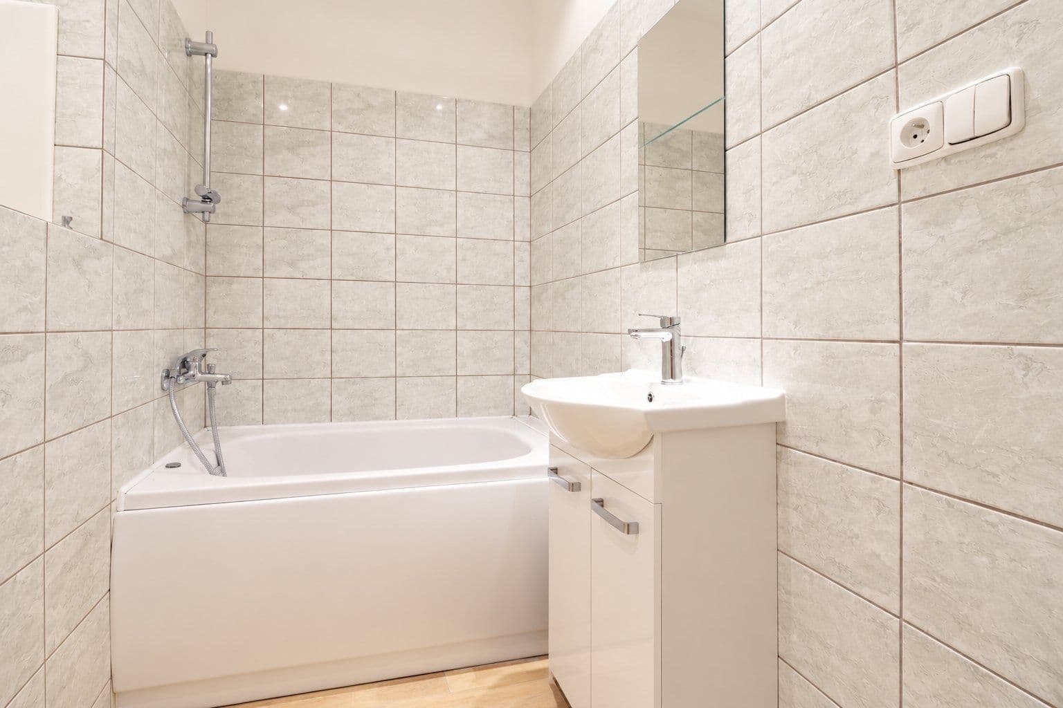 Pronájem bytu 1+1 30 m², Krynická, Praha, Praha Pronájem bytu 1+1 30 m², Krynická, Praha, Praha