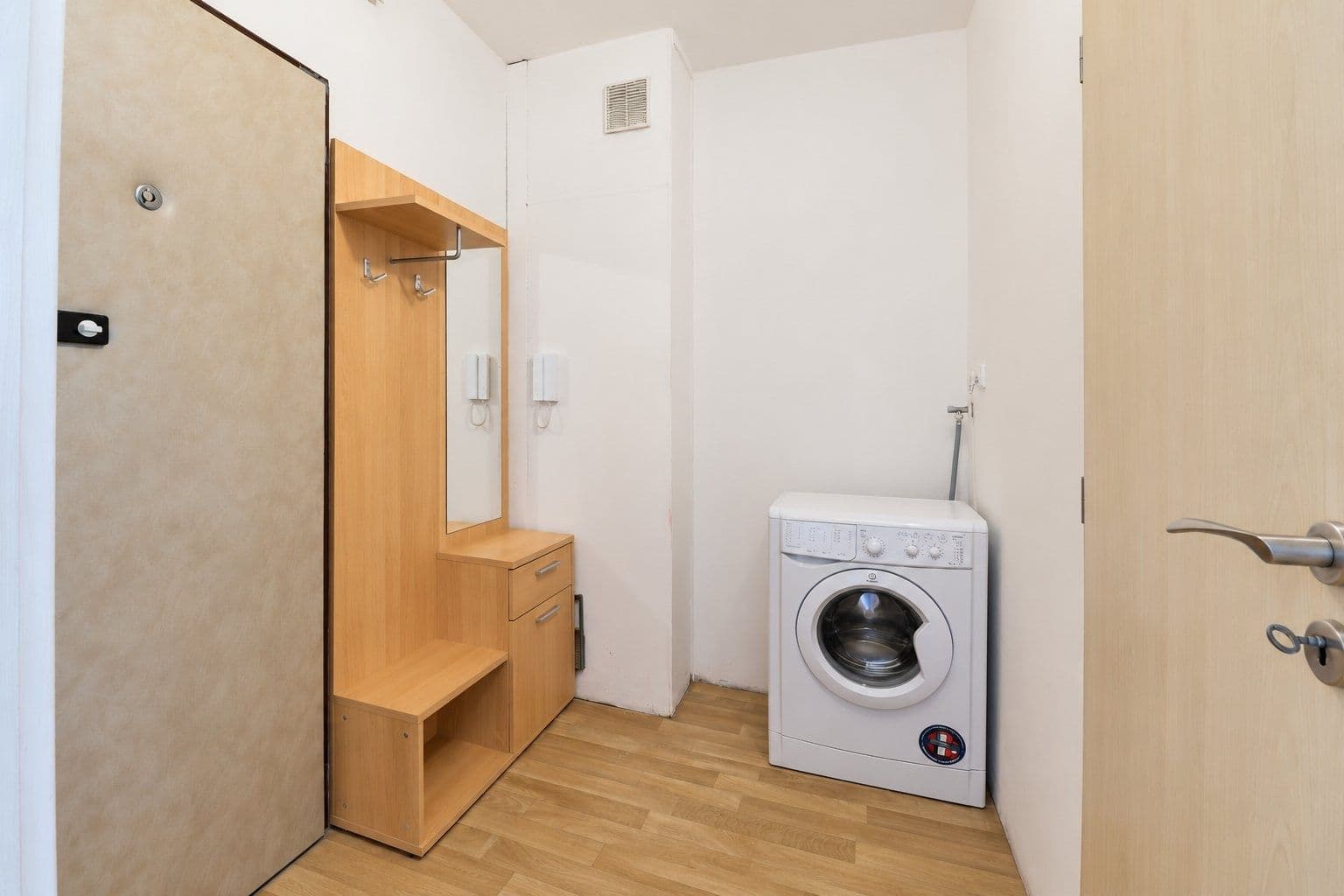 Pronájem bytu 1+1 30 m², Krynická, Praha, Praha Pronájem bytu 1+1 30 m², Krynická, Praha, Praha