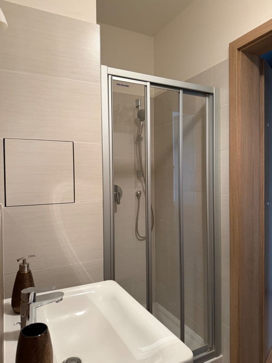 Pronájem bytu 1+kk 31 m², Nad Úžlabinou, Praha, Praha Pronájem bytu 1+kk 31 m², Nad Úžlabinou, Praha, Praha