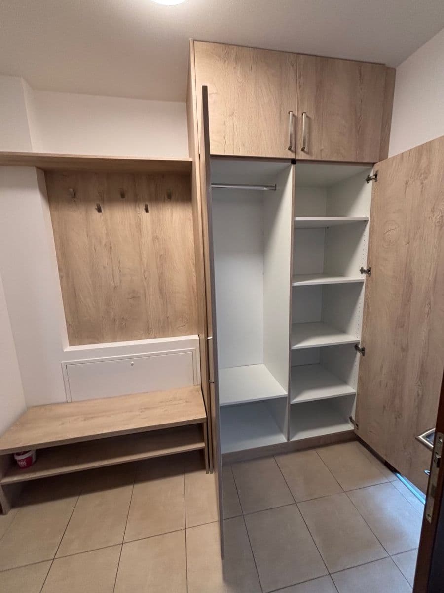 Pronájem bytu 1+kk 33 m², Uherova, Chýně, Středočeský kraj Pronájem bytu 1+kk 33 m², Uherova, Chýně, Středočeský kraj