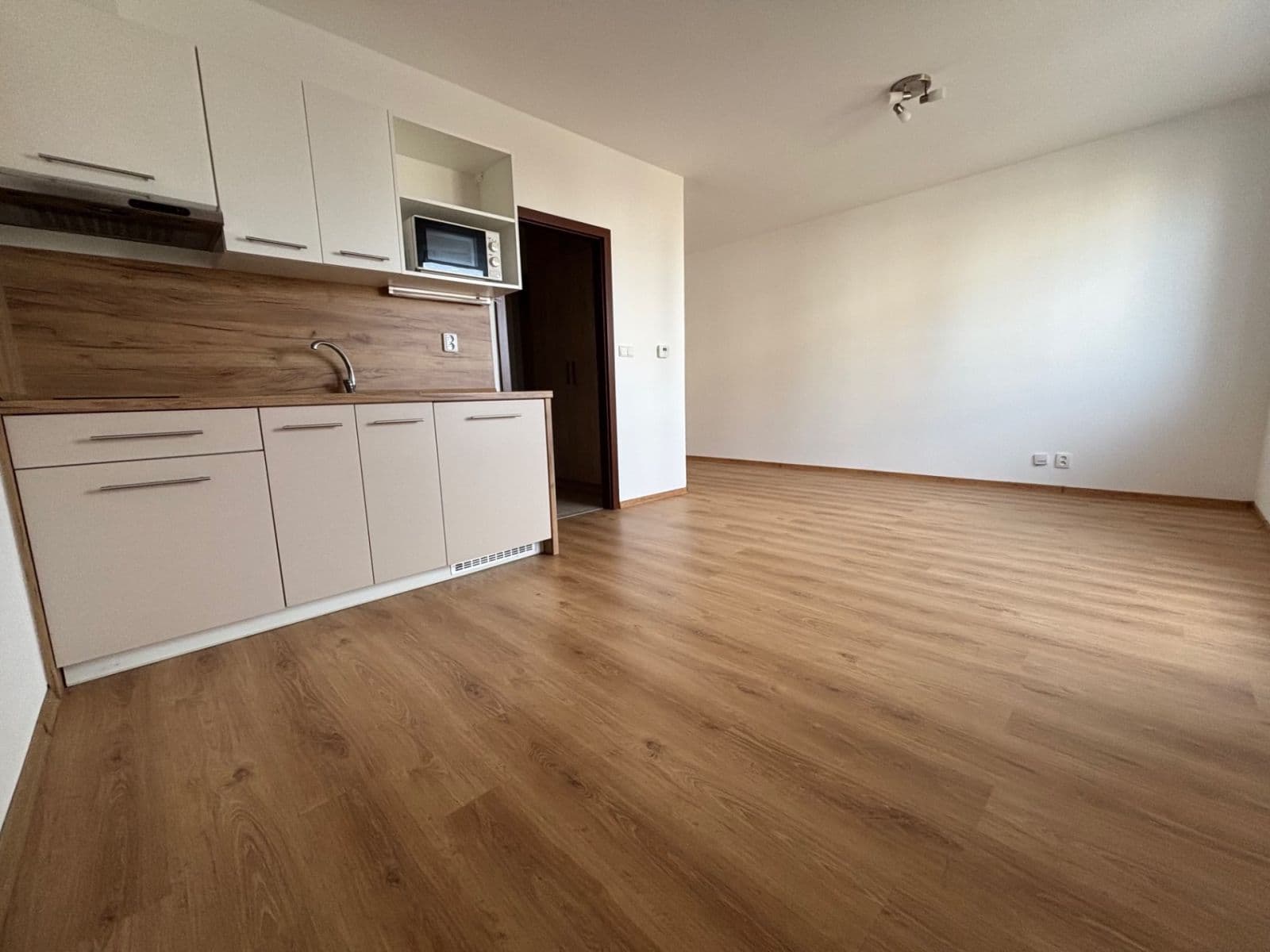 Pronájem bytu 1+kk 33 m², Uherova, Chýně, Středočeský kraj Pronájem bytu 1+kk 33 m², Uherova, Chýně, Středočeský kraj