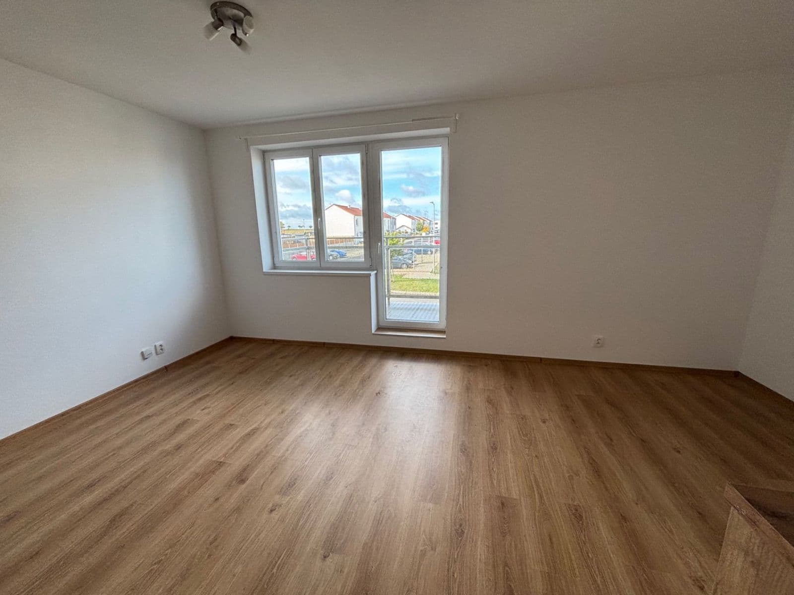 Pronájem bytu 1+kk 33 m², Uherova, Chýně, Středočeský kraj Pronájem bytu 1+kk 33 m², Uherova, Chýně, Středočeský kraj