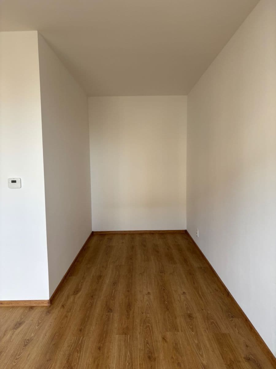 Pronájem bytu 1+kk 33 m², Uherova, Chýně, Středočeský kraj Pronájem bytu 1+kk 33 m², Uherova, Chýně, Středočeský kraj
