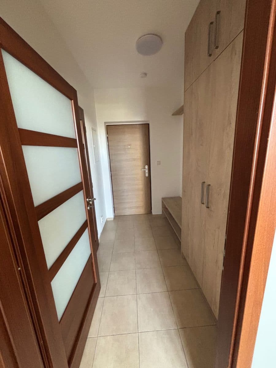 Pronájem bytu 1+kk 33 m², Uherova, Chýně, Středočeský kraj Pronájem bytu 1+kk 33 m², Uherova, Chýně, Středočeský kraj