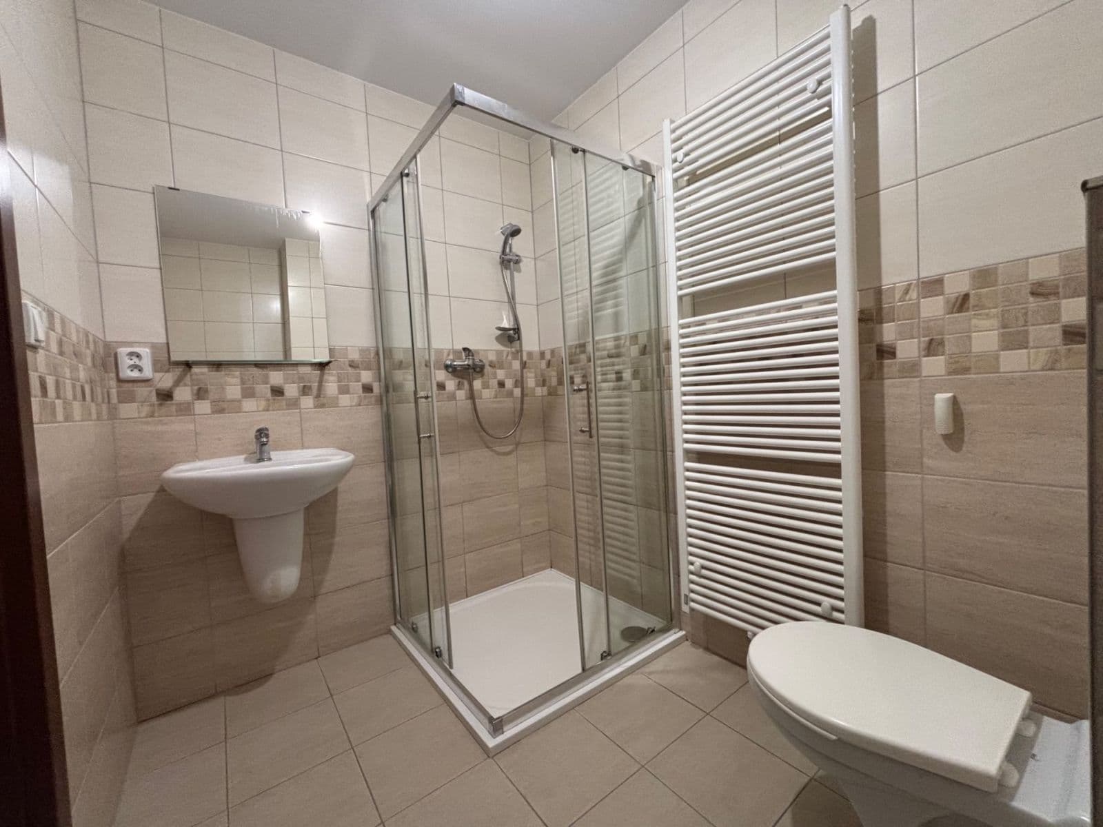 Pronájem bytu 1+kk 33 m², Uherova, Chýně, Středočeský kraj Pronájem bytu 1+kk 33 m², Uherova, Chýně, Středočeský kraj