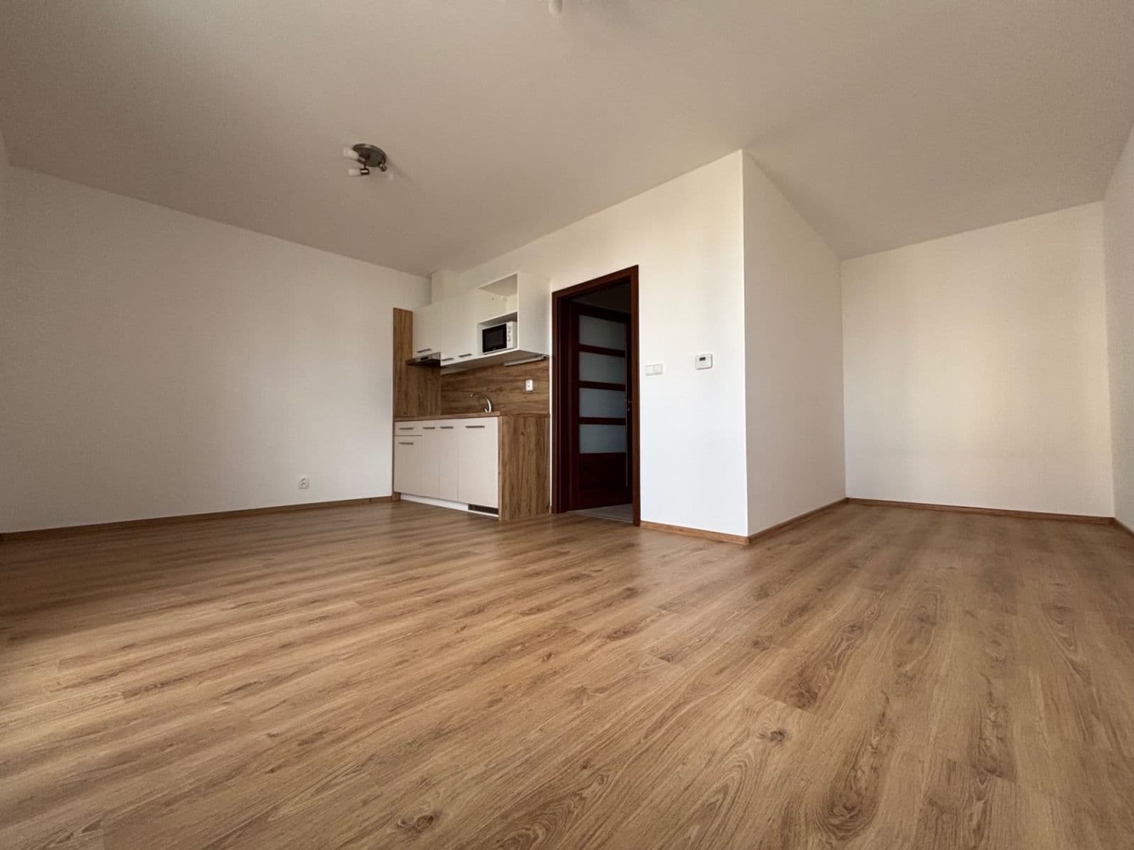 Pronájem bytu 1+kk 33 m², Uherova, Chýně, Středočeský kraj Pronájem bytu 1+kk 33 m², Uherova, Chýně, Středočeský kraj